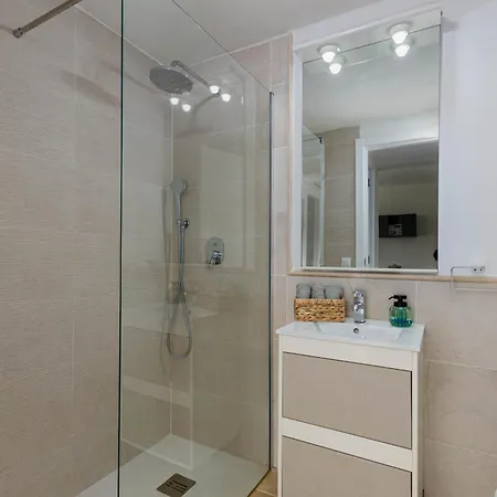Yourhouse Llimonera * 포엔샤 항구